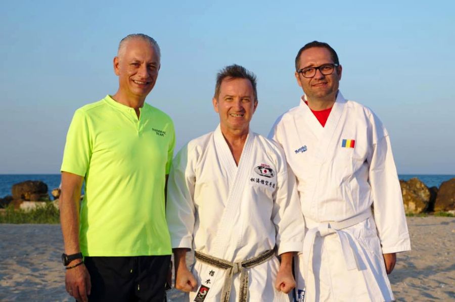 Daniel Jianu (stânga), nașul său Aurel Pătru, și ministrul Bogdan Matei în pregătire pe Litoral, la Jupiter FOTO